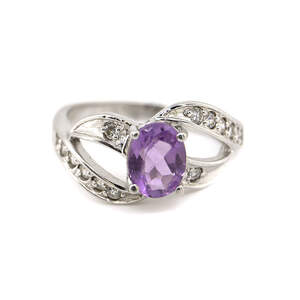 Серебряное кольцо 925 пробы 3,75 г с бразильским аметистом и цирконами 1,64 карат Серебряное кольцо 925 пробы 3,75 г с бразильским аметистом и цирконами 1,64 карат
