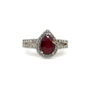 Серебряное кольцо 925 пробы 2,7 г с африканским Роял рубином класса AAAA и цирконами 2,2 карат Серебряное кольцо 925 пробы 2,7 г с африканским Роял рубином класса AAAA и цирконами 2,2 карат