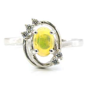 Серебряное кольцо 925 пробы 2,4 гр. с эфиопским опалом класса ААА и белыми цирконами 0,54 карат Серебряное кольцо 925 пробы 2,4 гр. с эфиопским опалом класса ААА и белыми цирконами 0,54 карат