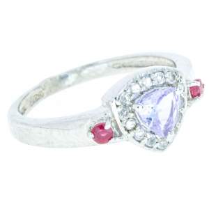 Серебряное кольцо 925 пробы 2,49 гр. с тазанитом класса AAA, индийским рубином класса AA и топазами 0,8 карат Серебряное кольцо 925 пробы 2,49 гр. с тазанитом класса AAA, индийским рубином класса AA и топазами 0,8 карат
