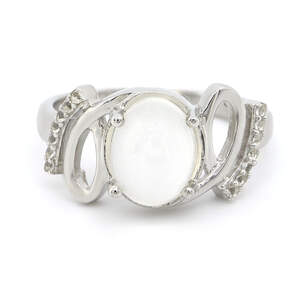 Серебряное кольцо 925 пробы 3,42 гр. с шри-ланкийским кошачим глазом и топазами 2,12 карат с коллекции Серебряное кольцо 925 пробы 3,42 гр. с шри-ланкийским кошачим глазом и топазами 2,12 карат с коллекции