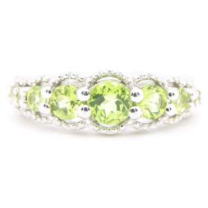 Серебряное кольцо 925 пробы 3,98 гр. с египетскими перидотами 1,56 карат с коллекции Серебряное кольцо 925 пробы 3,98 гр. с египетскими перидотами 1,56 карат с коллекции