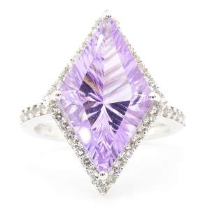 Серебряное кольцо 925 пробы 5,99 гр. с марокканским аметистом и топазами 7,01 карат Серебряное кольцо 925 пробы 5,99 гр. с марокканским аметистом и топазами 7,01 карат