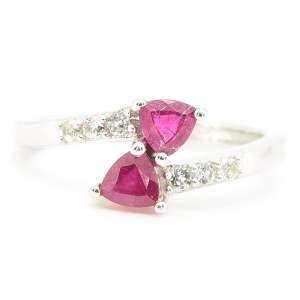 Серебряное кольцо 925 пробы 2,55 гр. с розовыми рубинами из Кении класса AAAA и топазами 0,77 карат Серебряное кольцо 925 пробы 2,55 гр. с розовыми рубинами из Кении класса AAAA и топазами 0,77 карат