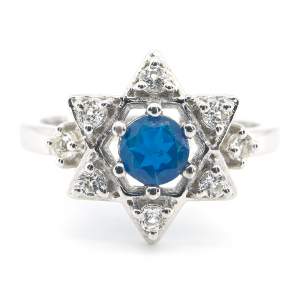 Серебряное кольцо 925 пробы 3,7 гр. с голубыми эфиопскими опалами класса AAA и топазами из США 0,71 карат Серебряное кольцо 925 пробы 3,7 гр. с голубыми эфиопскими опалами класса AAA и топазами из США 0,71 карат