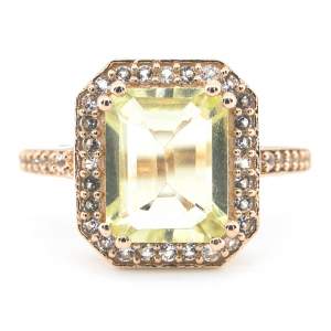 Серебряное кольцо 925 пробы в позолоте 750 пробы 3,9 гр. с лимонным топазом из США и белыми топазами 3,2 карат Серебряное кольцо 925 пробы в позолоте 750 пробы 3,9 гр. с лимонным топазом из США и белыми топазами 3,2 карат