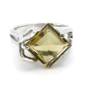 Серебряное кольцо 925 пробы 5,67 гр. с боливийским гелиодором 4,06 карат Серебряное кольцо 925 пробы 5,67 гр. с боливийским гелиодором 4,06 карат