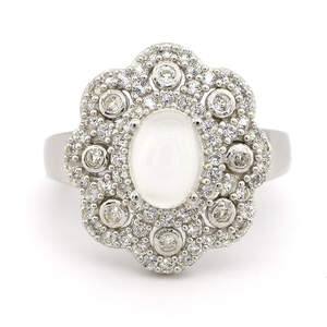 Серебряное кольцо 925 пробы 5,78 гр. с шри-ланкийским кошачьим глазом и топазами 2,63 карат из коллекции Серебряное кольцо 925 пробы 5,78 гр. с шри-ланкийским кошачьим глазом и топазами 2,63 карат из коллекции