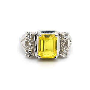 Серебряное кольцо 925 пробы 5,34 гр. с царитом и белыми топазами с США 3,22 карат Серебряное кольцо 925 пробы 5,34 гр. с царитом и белыми топазами с США 3,22 карат