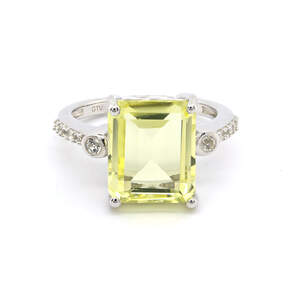 Серебряное кольцо 925 пробы 4,74 гр. с лимонным топазом и белыми топазами с США 5,03 карат Серебряное кольцо 925 пробы 4,74 гр. с лимонным топазом и белыми топазами с США 5,03 карат