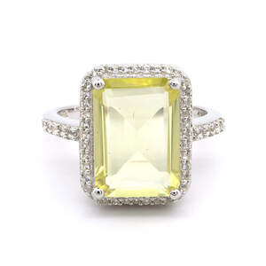 Серебряное кольцо 925 пробы 5,55 гр. с лимонным топазом и белыми топазами с США 6,35 карат Серебряное кольцо 925 пробы 5,55 гр. с лимонным топазом и белыми топазами с США 6,35 карат
