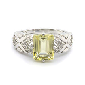 Серебряное кольцо 925 пробы 4,18 гр. с лимонным топазом и белыми топазами с США 2,47 карат Серебряное кольцо 925 пробы 4,18 гр. с лимонным топазом и белыми топазами с США 2,47 карат