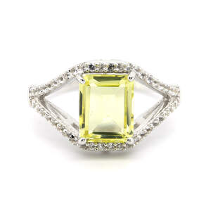 Серебряное кольцо 925 пробы 4,94 гр. с лимонным топазом и белыми топазами с США 1,95 карат Серебряное кольцо 925 пробы 4,94 гр. с лимонным топазом и белыми топазами с США 1,95 карат