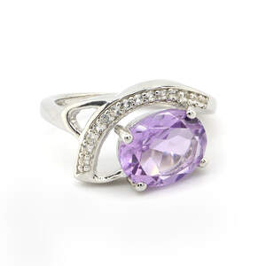 Серебряное кольцо 925 пробы 3,49 гр. с бразильским аметистом Rose de France и топазами из США 2,57 карат Серебряное кольцо 925 пробы 3,49 гр. с бразильским аметистом Rose de France и топазами из США 2,57 карат