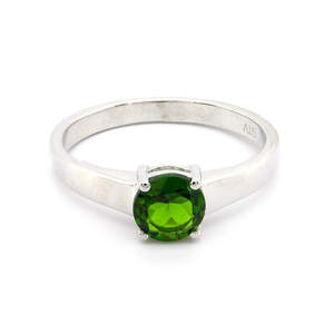 Серебряное кольцо 925 пробы 2,73 гр. с канадским диопсидом Альберта 0,95 карат Серебряное кольцо 925 пробы 2,73 гр. с канадским диопсидом Альберта 0,95 карат