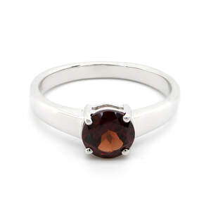 Серебряное кольцо 925 пробы 2,65 гр. с мозамбикским гранатом 1 карат Серебряное кольцо 925 пробы 2,65 гр. с мозамбикским гранатом 1 карат