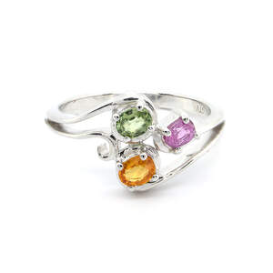 Серебряное кольцо 925 пробы 2,28 гр. с мультисапфирами класса АААА 0,6 карат Серебряное кольцо 925 пробы 2,28 гр. с мультисапфирами класса АААА 0,6 карат