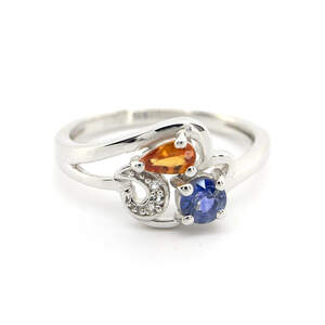 Серебряное кольцо 925 пробы 2,29 гр. с мультисапфиром класса АААА и белыми топазами с США 0,64 карат Серебряное кольцо 925 пробы 2,29 гр. с мультисапфиром класса АААА и белыми топазами с США 0,64 карат
