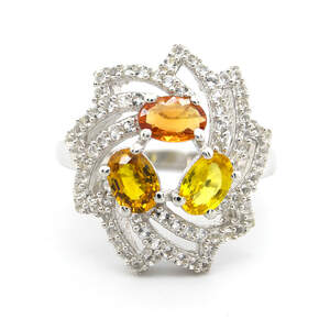 Серебряное кольцо 925 пробы 5,03 гр. с мультисапфиром класса АААА и белыми топазами с США 2,36 карат Серебряное кольцо 925 пробы 5,03 гр. с мультисапфиром класса АААА и белыми топазами с США 2,36 карат