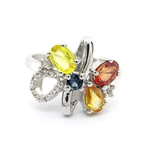 Серебряное кольцо 925 пробы 3,39 гр. с мультисапфиром класса АААА и белыми топазами с США 1,88 карат Серебряное кольцо 925 пробы 3,39 гр. с мультисапфиром класса АААА и белыми топазами с США 1,88 карат
