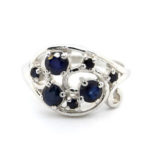 Серебряное кольцо 925 пробы 3,51 гр. с голубым шри-ланкийским сапфиром класса АААА 1,15 карат Серебряное кольцо 925 пробы 3,51 гр. с голубым шри-ланкийским сапфиром класса АААА 1,15 карат