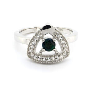 Серебряное кольцо 925 пробы 3,08 гр. с черным эфиопским опалом класса АААА и топазами из США 0,39 карат Серебряное кольцо 925 пробы 3,08 гр. с черным эфиопским опалом класса АААА и топазами из США 0,39 карат