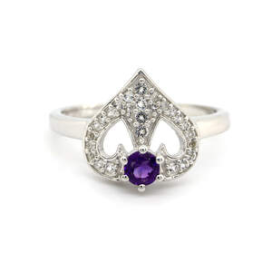 Серебряное кольцо 925 пробы 2,71 г с африканским аметистом и белыми топазами с США 0,48 карат Серебряное кольцо 925 пробы 2,71 г с африканским аметистом и белыми топазами с США 0,48 карат