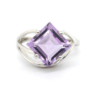 Серебряное кольцо 925 пробы 4,88 г с бразильским аметистом Rose de France 4,85 карат Серебряное кольцо 925 пробы 4,88 г с бразильским аметистом Rose de France 4,85 карат