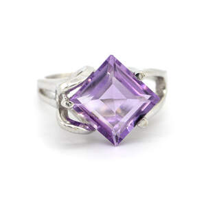 Серебряное кольцо 925 пробы 5,65 г с бразильским аметистом Rose de France 4,39 карат Серебряное кольцо 925 пробы 5,65 г с бразильским аметистом Rose de France 4,39 карат