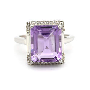 Серебряное кольцо 925 пробы 5,17 г с бразильским аметистом Rose de France и топазами из США 6,37 карат Серебряное кольцо 925 пробы 5,17 г с бразильским аметистом Rose de France и топазами из США 6,37 карат