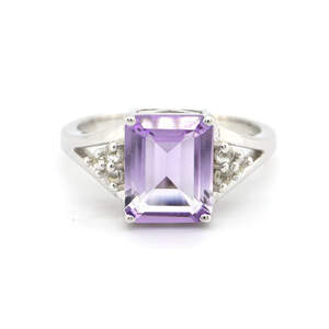 Серебряное кольцо 925 пробы 4,03 г с бразильским аметистом Rose de France и топазами из США 2,92 карат Серебряное кольцо 925 пробы 4,03 г с бразильским аметистом Rose de France и топазами из США 2,92 карат