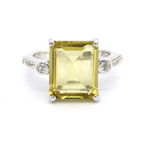 Серебряное кольцо 925 пробы 4,71 г с боливийским гелиодором и белыми топазами с США 5,39 карат Серебряное кольцо 925 пробы 4,71 г с боливийским гелиодором и белыми топазами с США 5,39 карат
