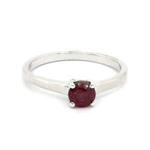 Серебряное кольцо 925 пробы 1,99 гр. с розовым кенийским рубином класса АААА и белыми топазами с США 0,71 карат Серебряное кольцо 925 пробы 1,99 гр. с розовым кенийским рубином класса АААА и белыми топазами с США 0,71 карат