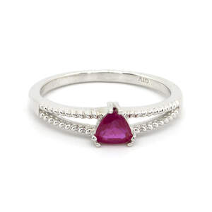 Серебряное кольцо 925 пробы 2,39 гр. с розовым кенийским рубином класса АААА и белыми топазами с США 0,64 карат Серебряное кольцо 925 пробы 2,39 гр. с розовым кенийским рубином класса АААА и белыми топазами с США 0,64 карат
