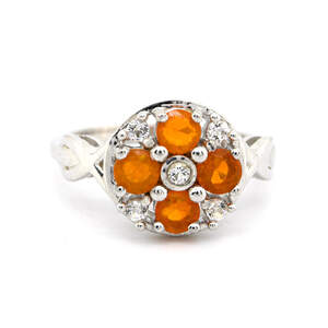 Серебряное кольцо 925 пробы 4,18 гр. с огненным опалом класса АААА и белыми топазами из США 0,83 карат Серебряное кольцо 925 пробы 4,18 гр. с огненным опалом класса АААА и белыми топазами из США 0,83 карат