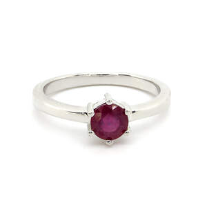 Серебряное кольцо 925 пробы 2,45 гр. с розовым кенийским рубином класса АААА и белыми топазами с США 0,74 карат Серебряное кольцо 925 пробы 2,45 гр. с розовым кенийским рубином класса АААА и белыми топазами с США 0,74 карат