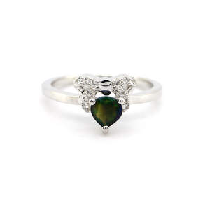 Серебряное кольцо 925 пробы 2,15 г с черным эфиопским опалом АААА и топазами из США 0,37 карат Серебряное кольцо 925 пробы 2,15 г с черным эфиопским опалом АААА и топазами из США 0,37 карат