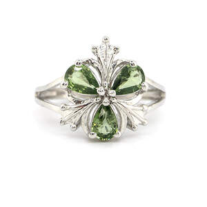 Серебряное кольцо 925 пробы 3,4 г с зеленым шри-ланкийским сапфиром класса АААА 1,42 карат Серебряное кольцо 925 пробы 3,4 г с зеленым шри-ланкийским сапфиром класса АААА 1,42 карат