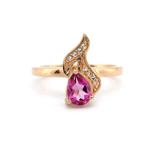 Серебряное кольцо 925 пробы в позолоте 750 пробы 2,88 гр. с индийским розовым топазом и белыми топазами из США 1,35 карат Серебряное кольцо 925 пробы в позолоте 750 пробы 2,88 гр. с индийским розовым топазом и белыми топазами из США 1,35 карат