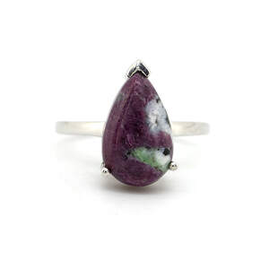 Серебряное кольцо 925 пробы 3,86 гр. с гватемальским цоизитом 7,04 карат Серебряное кольцо 925 пробы 3,86 гр. с гватемальским цоизитом 7,04 карат