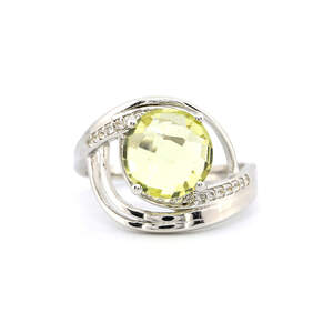 Серебряное кольцо 925 пробы 4,29 гр. с лимонным топазом и белыми топазами из США 3,68 карат Серебряное кольцо 925 пробы 4,29 гр. с лимонным топазом и белыми топазами из США 3,68 карат