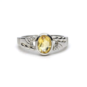 Серебряное кольцо 925 пробы 3,37 гр. с цитрином из США 0,7 карат Серебряное кольцо 925 пробы 3,37 гр. с цитрином из США 0,7 карат