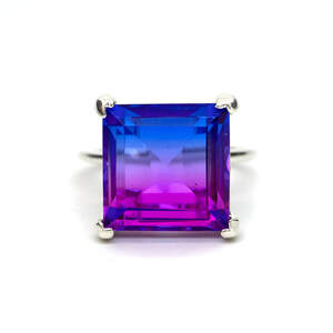 Серебряное кольцо 925 пробы 4,45 г с испанским двухцветным кварцем 8,6 карат Серебряное кольцо 925 пробы 4,45 г с испанским двухцветным кварцем 8,6 карат