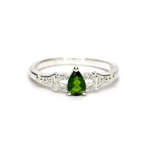 Серебряное кольцо 925 пробы 2,49 гр. с диопсидом Альберта класса SD 0,44 карат Серебряное кольцо 925 пробы 2,49 гр. с диопсидом Альберта класса SD 0,44 карат