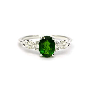 Серебряное кольцо 925 пробы 1,89 гр. с диопсидом Альберта класса SD 1,38 карат Серебряное кольцо 925 пробы 1,89 гр. с диопсидом Альберта класса SD 1,38 карат