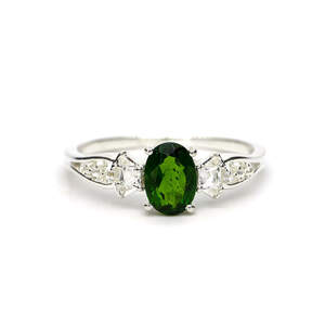Серебряное кольцо 925 пробы 1,77 гр. с диопсидом Альберта класса SD 0,9 карат Серебряное кольцо 925 пробы 1,77 гр. с диопсидом Альберта класса SD 0,9 карат