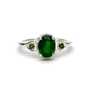 Серебряное кольцо 925 пробы 2,45 гр. с диопсидом Альберта класса SD 1,38 карат Серебряное кольцо 925 пробы 2,45 гр. с диопсидом Альберта класса SD 1,38 карат