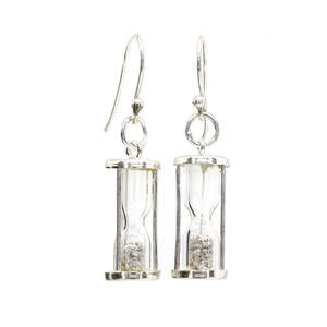 Серебряные серьги 925 пробы 3,79 гр. песочные часы 0 карат Серебряные серьги 925 пробы 3,79 гр. песочные часы 0 карат