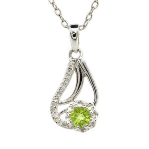 Серебряная подвеска 925 пробы 1,92 гр. с египетским перидотом и топазами 0,66 карат из коллекции Серебряная подвеска 925 пробы 1,92 гр. с египетским перидотом и топазами 0,66 карат из коллекции