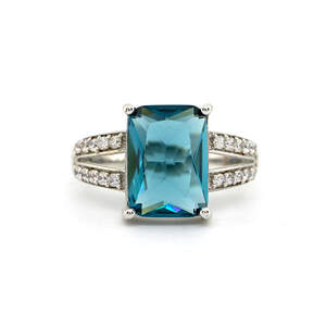 Каблучка з платиновим покриттям 850 проби з синім та білими кристалами 7,55 карат